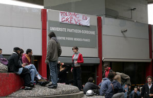 Image Faute de pouvoir mobiliser contre la loi LRU, l’extrême gauche décide de prendre en otages les étudiants