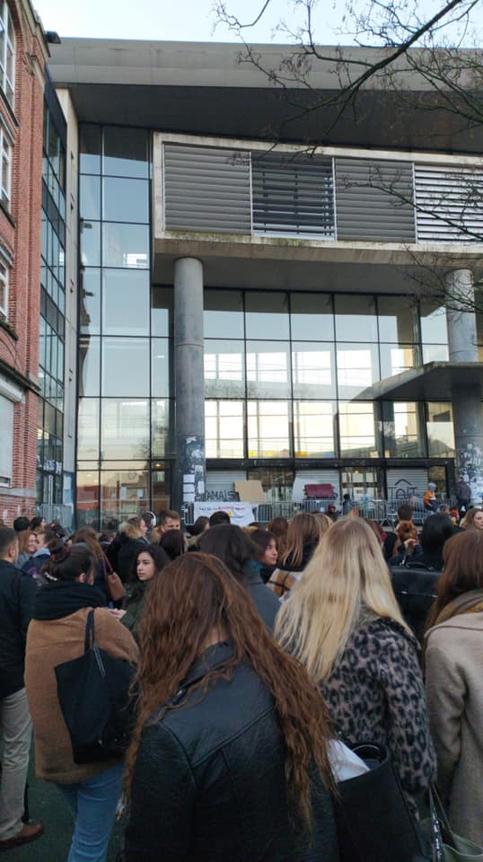 Image Nouvelle tentative de blocage de la Fac de Droit mais l’UNI Lille débloque !
