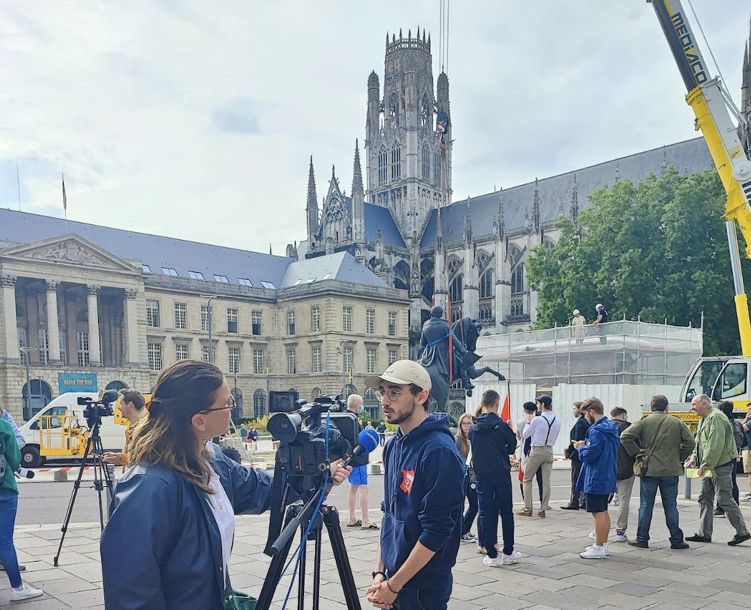 Image VIDEO : L’UNI Rouen accueille la statue de Napoléon !