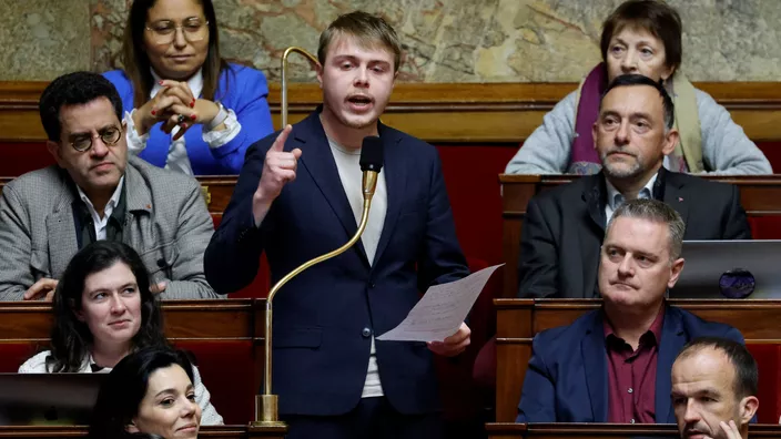Image Tribune dans Le Figaro : Grève des étudiants : «Quand Louis Boyard confond la politique avec la télé-réalité»