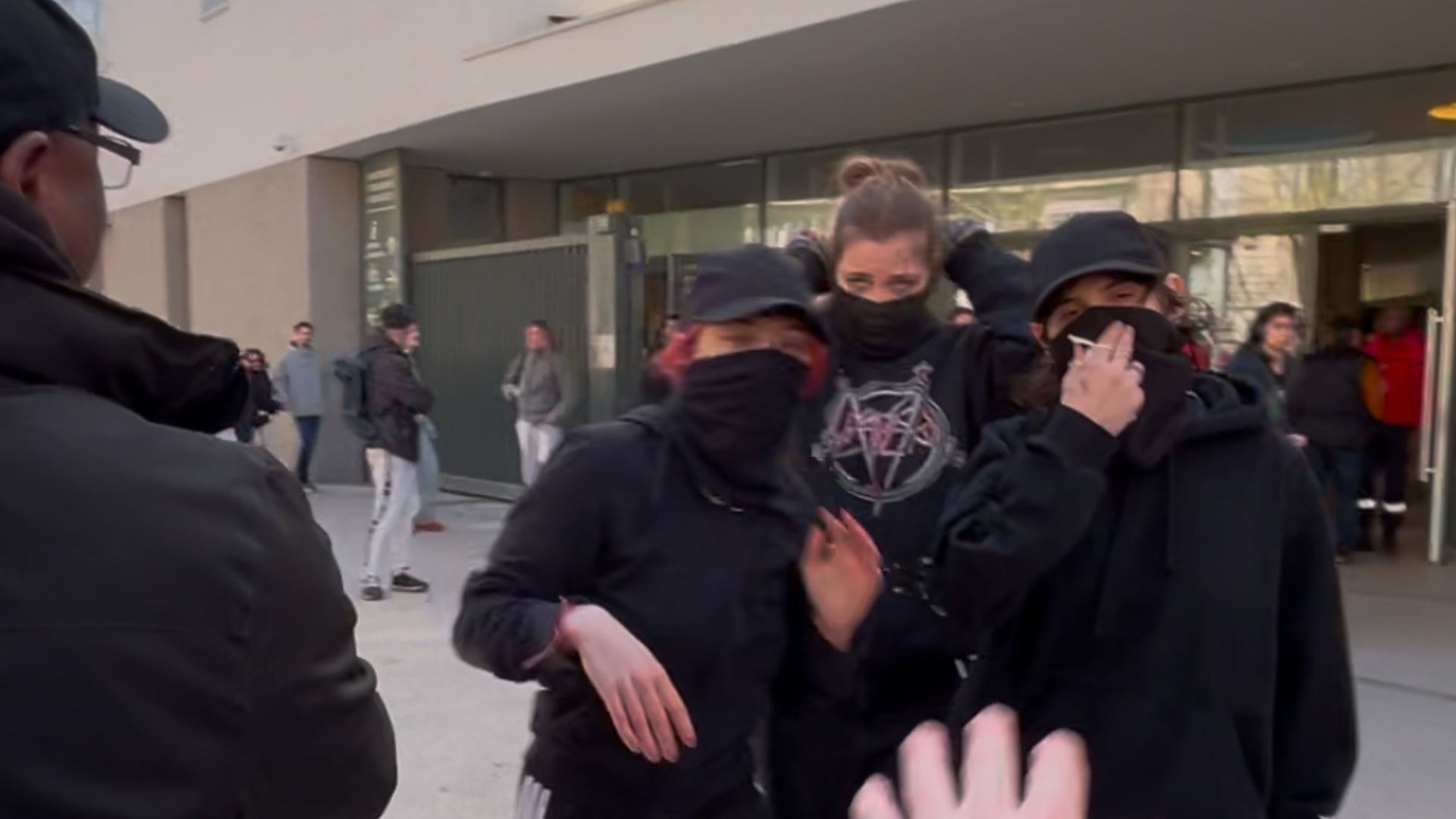 Image Agression à Paris 3 par des antifas